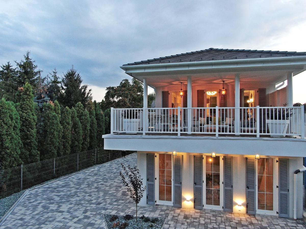 The Doors Luxury Apartment Mosonmagyaróvár Zewnętrze zdjęcie