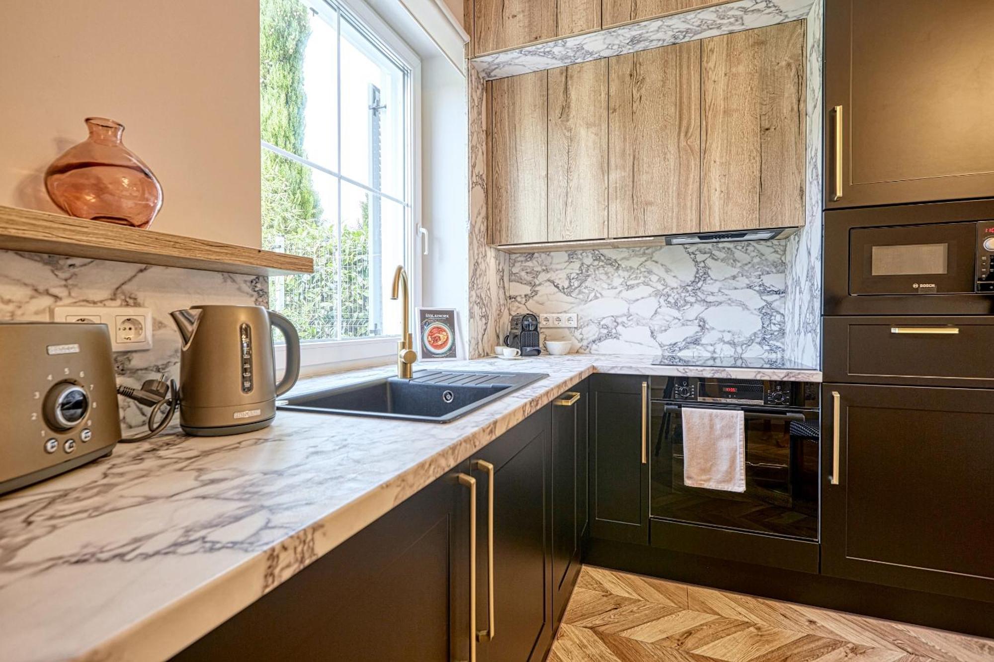 The Doors Luxury Apartment Mosonmagyaróvár Zewnętrze zdjęcie